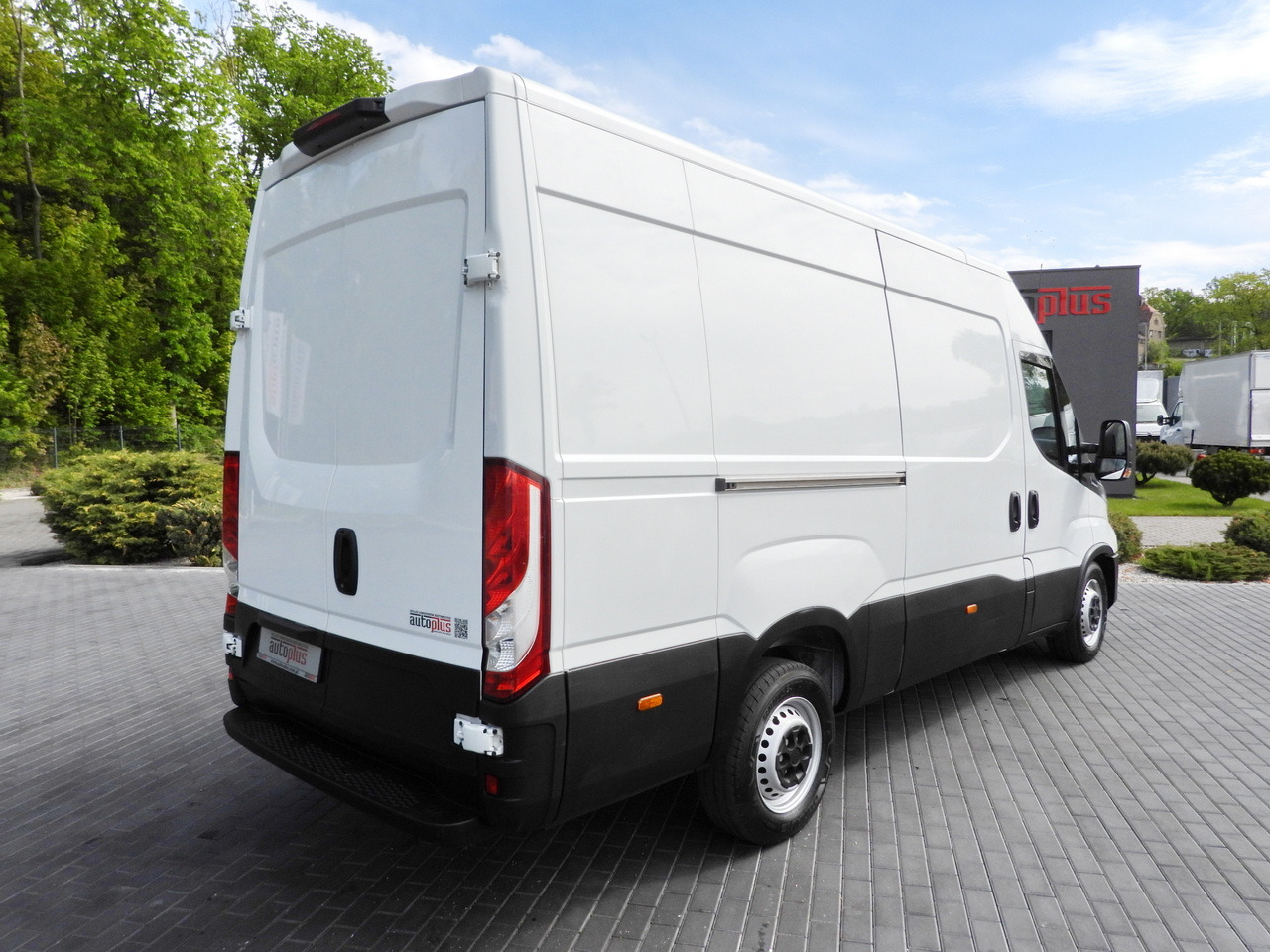 Leasing of IVECO DAILY 35S14 REFRIGERATOR VAN -10*C POWER SUPPLY 230V CRUISE CONTROL AUTOMATIC TRANSMISSION HI-MATIC AIR CONDITIONING  140HP IVECO DAILY 35S14 REFRIGERATOR VAN -10*C POWER SUPPLY 230V CRUISE CONTROL AUTOMATIC TRANSMISSION HI-MATIC AIR CONDITIONING  140HP: picture 32