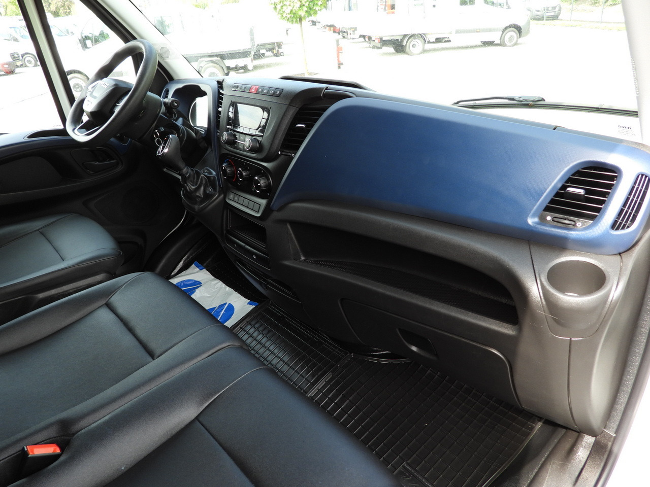 Leasing of IVECO DAILY 35S14 REFRIGERATOR VAN -10*C POWER SUPPLY 230V CRUISE CONTROL AUTOMATIC TRANSMISSION HI-MATIC AIR CONDITIONING  140HP IVECO DAILY 35S14 REFRIGERATOR VAN -10*C POWER SUPPLY 230V CRUISE CONTROL AUTOMATIC TRANSMISSION HI-MATIC AIR CONDITIONING  140HP: picture 48