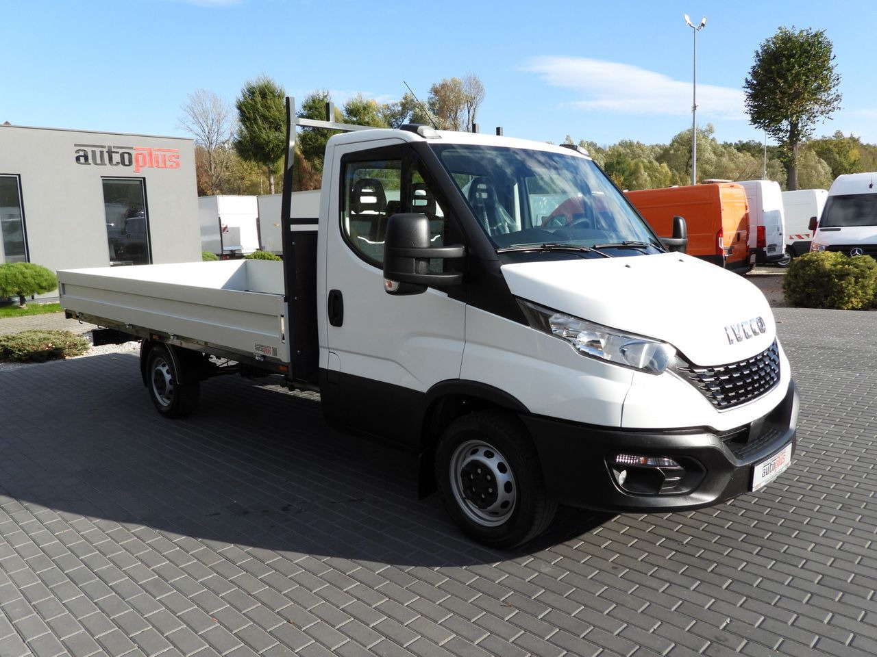 IVECO DAILY 35S14 STAKE BODY 8 PALLETS CRUISE CONTROL AIR CONDITIONING 140HP - Open body delivery van: picture 4 IVECO DAILY 35S14 STAKE BODY 8 PALLETS CRUISE CONTROL AIR CONDITIONING 140HP - Open body delivery van: picture 4