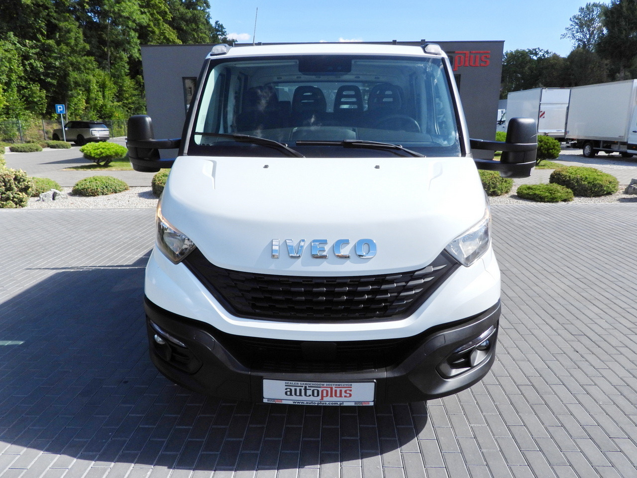 IVECO DAILY 35S14 STAKE BODY DOUBLE CABIN DOKA 7 SEATS CRUISE CONTROL AIR CONDITIONING 135HP - Crew cab van: picture 5 IVECO DAILY 35S14 STAKE BODY DOUBLE CABIN DOKA 7 SEATS CRUISE CONTROL AIR CONDITIONING 135HP - Crew cab van: picture 5