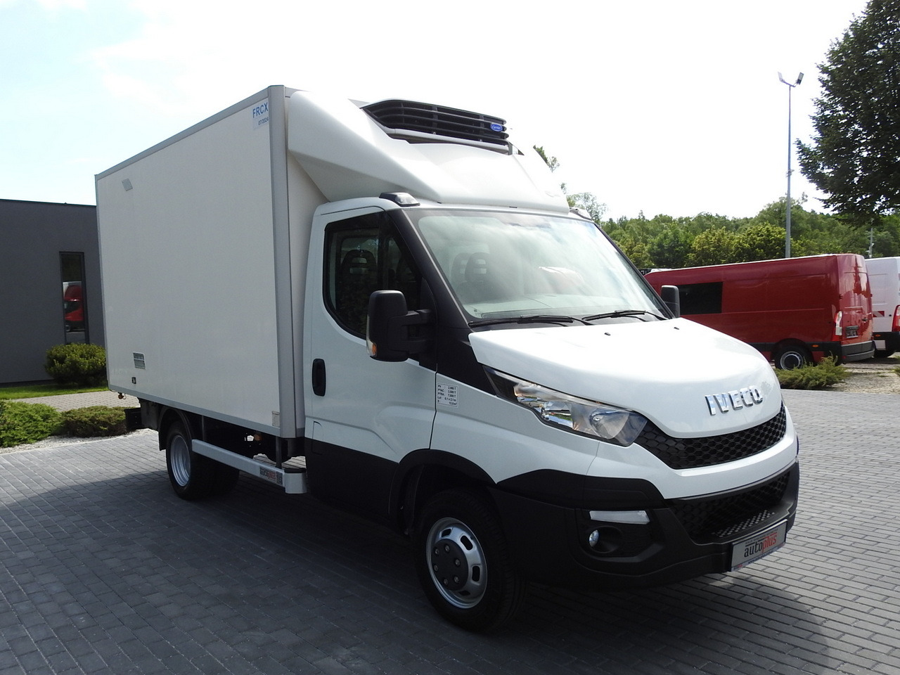IVECO DAILY 35S15 REGRIGERATOR BOX -12*C 8 PALLETS CRUISE CONTROL TWIN WHEELS AIR CONDITIONING 150HP - Refrigerated delivery van: picture 4 IVECO DAILY 35S15 REGRIGERATOR BOX -12*C 8 PALLETS CRUISE CONTROL TWIN WHEELS AIR CONDITIONING 150HP - Refrigerated delivery van: picture 4