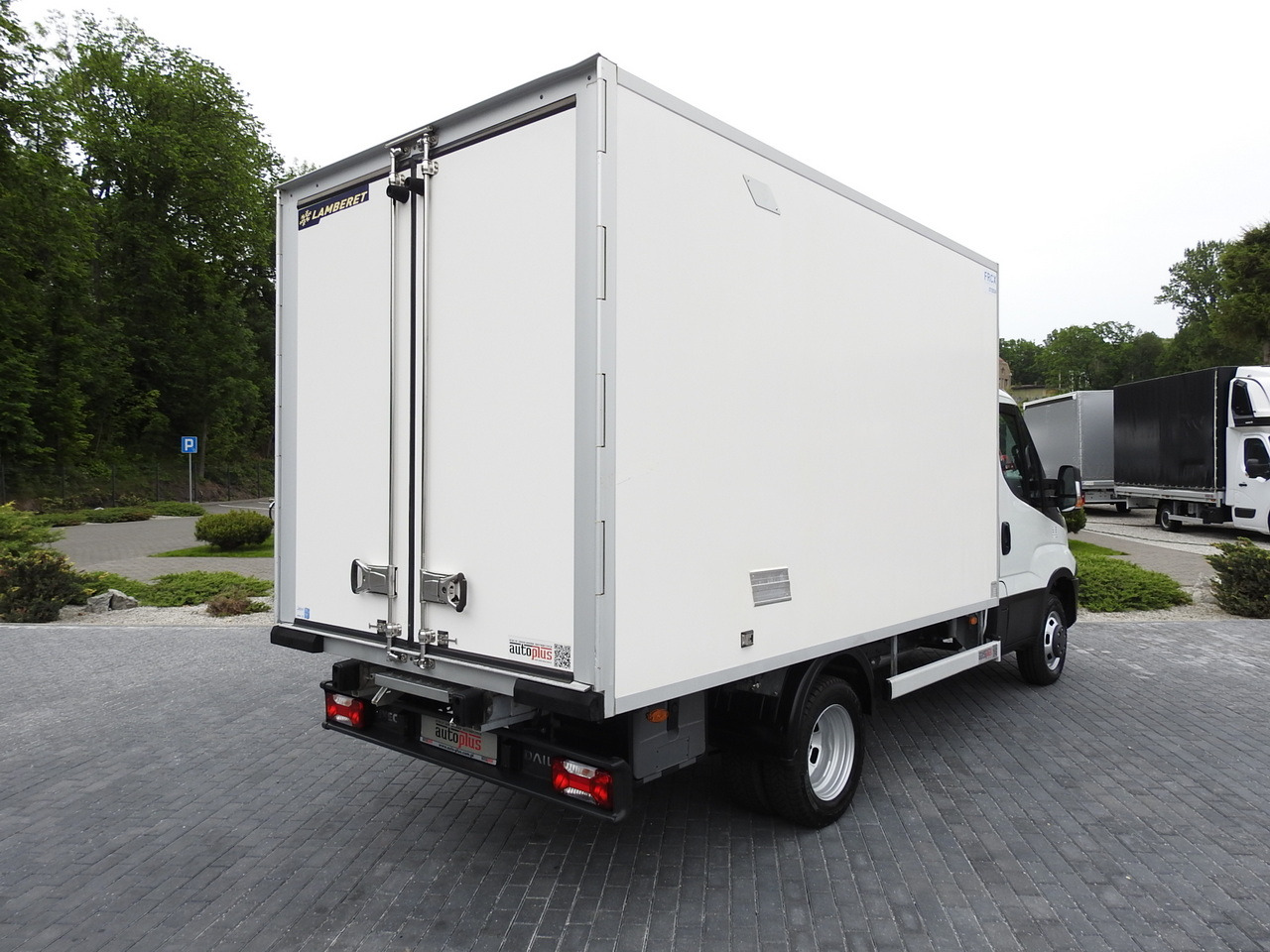 IVECO DAILY 35S15 REGRIGERATOR BOX -12*C 8 PALLETS CRUISE CONTROL TWIN WHEELS AIR CONDITIONING 150HP - Refrigerated delivery van: picture 3 IVECO DAILY 35S15 REGRIGERATOR BOX -12*C 8 PALLETS CRUISE CONTROL TWIN WHEELS AIR CONDITIONING 150HP - Refrigerated delivery van: picture 3