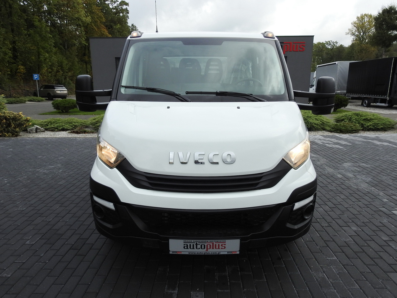 IVECO DAILY 35S15 STAKE BODY DOUBLE CABIN DOKA 7 SEATS AIR CONDITIONING 150HP - Crew cab van: picture 5 IVECO DAILY 35S15 STAKE BODY DOUBLE CABIN DOKA 7 SEATS AIR CONDITIONING 150HP - Crew cab van: picture 5
