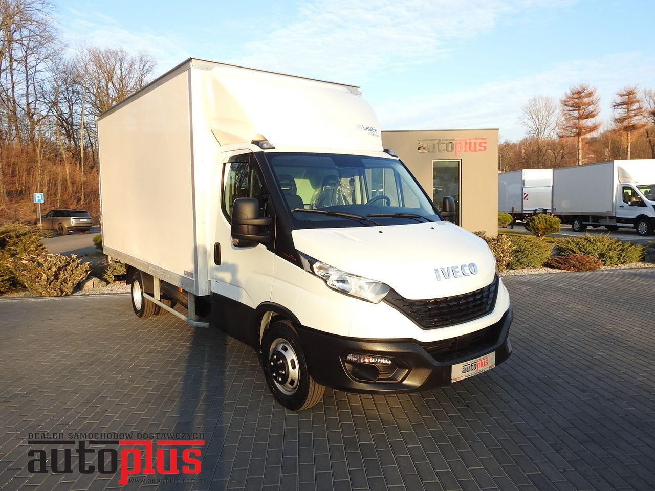 IVECO DAILY 35S16 BOX LIFT 8 PALLETS CRUISE CONTROL AIR CONDITIONING TWIN WHEELS 160HP - Closed box van: picture 1 IVECO DAILY 35S16 BOX LIFT 8 PALLETS CRUISE CONTROL AIR CONDITIONING TWIN WHEELS 160HP - Closed box van: picture 1