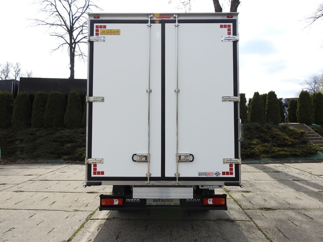 New Refrigerated delivery van IVECO DAILY 35S16 NEW REGRIGERATOR BOX -10*C 8 PALLETS HEATING FUNCTION POWER SUPPLY 230V CRUISE CONTROL AIR CONDITIONING 160HP: picture 11