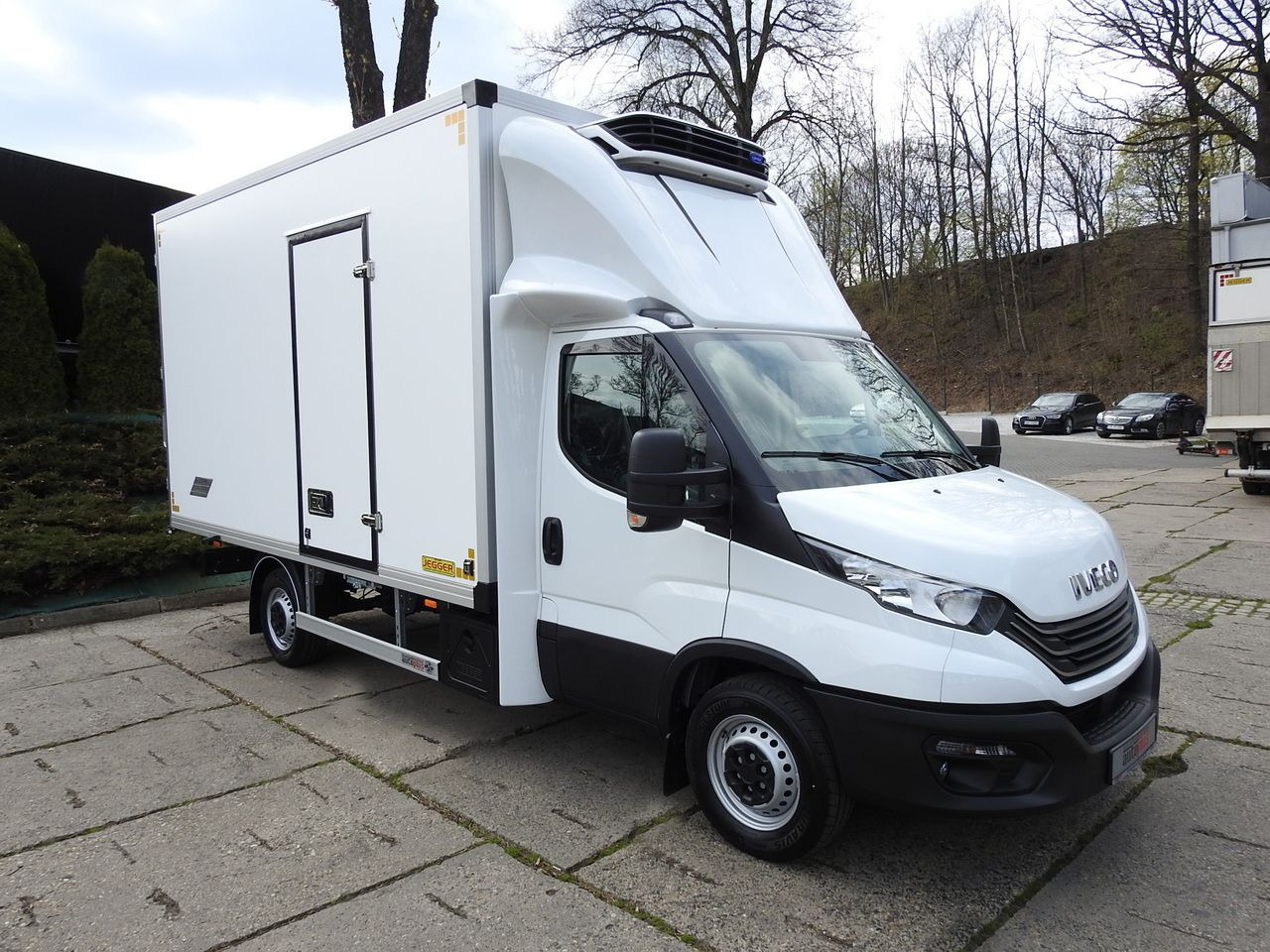 IVECO DAILY 35S16 NEW REGRIGERATOR BOX -10*C 8 PALLETS HEATING FUNCTION POWER SUPPLY 230V CRUISE CONTROL AIR CONDITIONING 160HP - Refrigerated delivery van: picture 4 IVECO DAILY 35S16 NEW REGRIGERATOR BOX -10*C 8 PALLETS HEATING FUNCTION POWER SUPPLY 230V CRUISE CONTROL AIR CONDITIONING 160HP - Refrigerated delivery van: picture 4