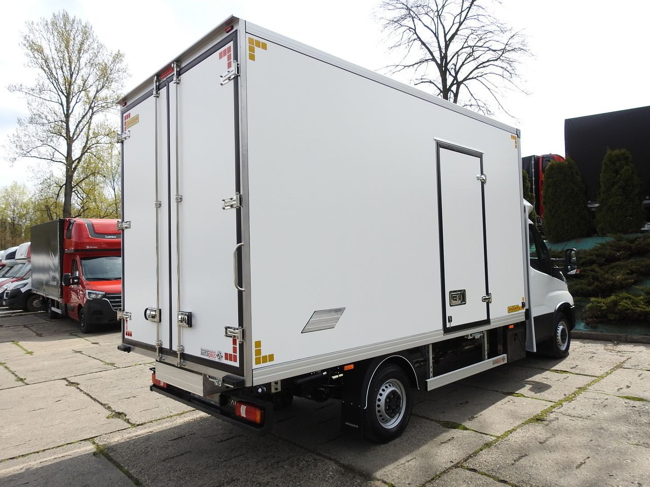 New Refrigerated delivery van IVECO DAILY 35S16 NEW REGRIGERATOR BOX -10*C 8 PALLETS HEATING FUNCTION POWER SUPPLY 230V CRUISE CONTROL AIR CONDITIONING 160HP: picture 14