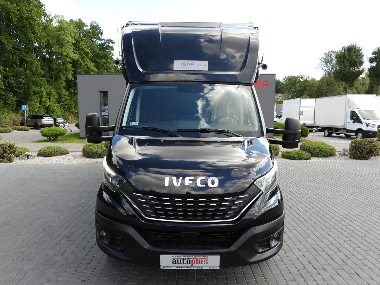 IVECO DAILY 35S18 BOX LIFT 8 PALLETS WEBASTO CRUISE CONTROL NAVIGATION LED LIGHTS PNEUMATICS AIR CONDITIONING 180HP - Closed box van: picture 5 IVECO DAILY 35S18 BOX LIFT 8 PALLETS WEBASTO CRUISE CONTROL NAVIGATION LED LIGHTS PNEUMATICS AIR CONDITIONING 180HP - Closed box van: picture 5