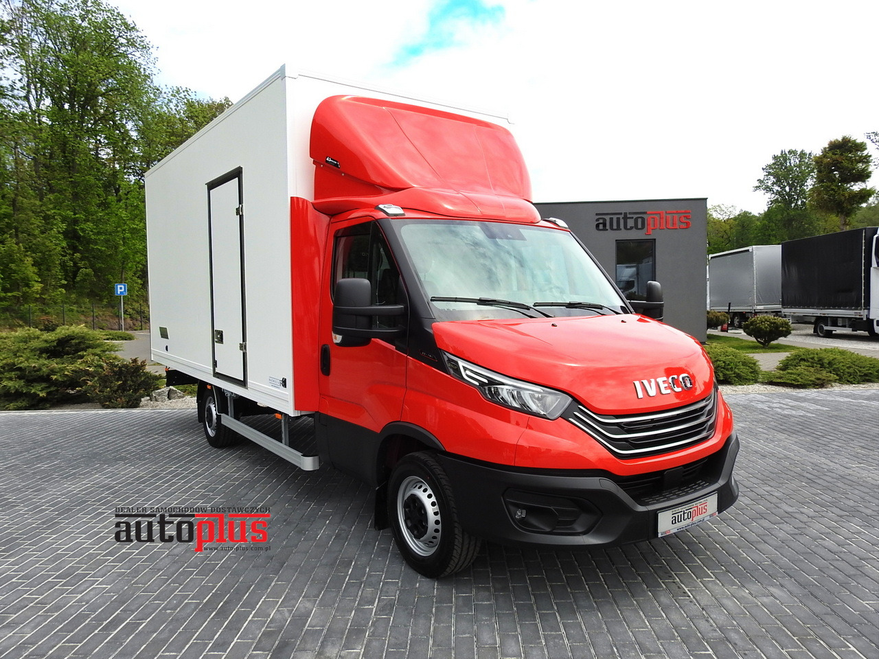 IVECO DAILY 35S18 NEW BOX 10 PALLETS CRUISE CONTROL NAVIGATION AIR CONDITIONING LED LIGHTS GUARANTEE 180HP - Refrigerated delivery van: picture 1 IVECO DAILY 35S18 NEW BOX 10 PALLETS CRUISE CONTROL NAVIGATION AIR CONDITIONING LED LIGHTS GUARANTEE 180HP - Refrigerated delivery van: picture 1