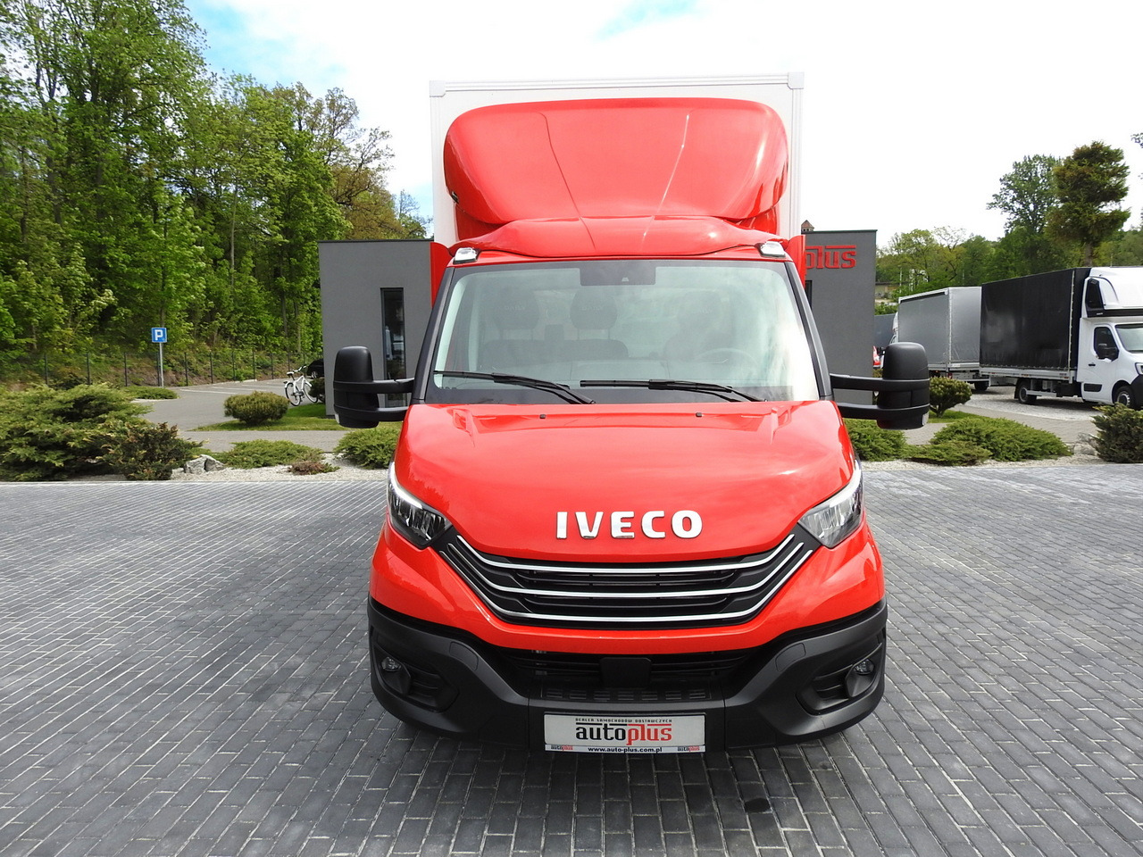 IVECO DAILY 35S18 NEW BOX 10 PALLETS CRUISE CONTROL NAVIGATION AIR CONDITIONING LED LIGHTS GUARANTEE 180HP - Refrigerated delivery van: picture 5 IVECO DAILY 35S18 NEW BOX 10 PALLETS CRUISE CONTROL NAVIGATION AIR CONDITIONING LED LIGHTS GUARANTEE 180HP - Refrigerated delivery van: picture 5