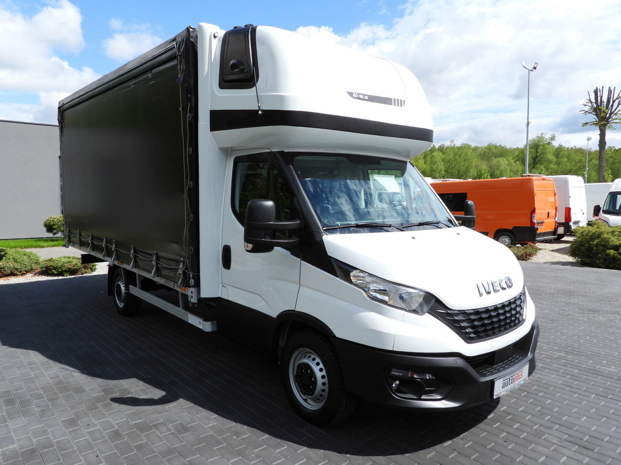 IVECO DAILY  35S18 TARPAULIN 10 PALLETS WEBASTO CRUISE CONTROL AIR CONDITIONING  180HP - Curtain side van: picture 4 IVECO DAILY  35S18 TARPAULIN 10 PALLETS WEBASTO CRUISE CONTROL AIR CONDITIONING  180HP - Curtain side van: picture 4