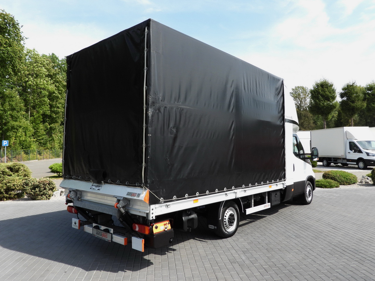 IVECO DAILY 35S18 TARPAULIN LIFT 8 PALLETS CRUISE CONTROL AIR CONDITIONING  180HP - Curtain side van: picture 3 IVECO DAILY 35S18 TARPAULIN LIFT 8 PALLETS CRUISE CONTROL AIR CONDITIONING  180HP - Curtain side van: picture 3
