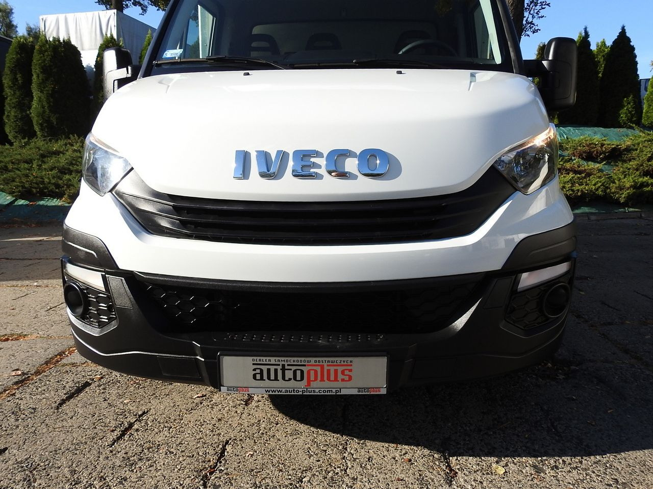 IVECO DAILY 35S18 TARPAULIN LIFT 8 PALLETS CRUISE CONTROL AIR CONDITIONING 180HP - Curtain side van: picture 5 IVECO DAILY 35S18 TARPAULIN LIFT 8 PALLETS CRUISE CONTROL AIR CONDITIONING 180HP - Curtain side van: picture 5