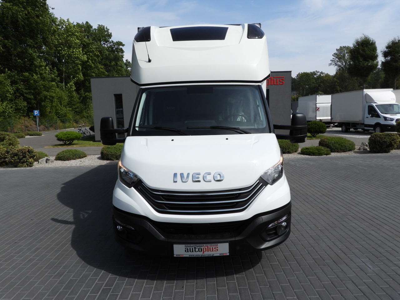 IVECO DAILY 35S18 TARPAULIN LIFT 8 PALLETS CRUISE CONTROL AIR CONDITIONING  180HP - Curtain side van: picture 5 IVECO DAILY 35S18 TARPAULIN LIFT 8 PALLETS CRUISE CONTROL AIR CONDITIONING  180HP - Curtain side van: picture 5