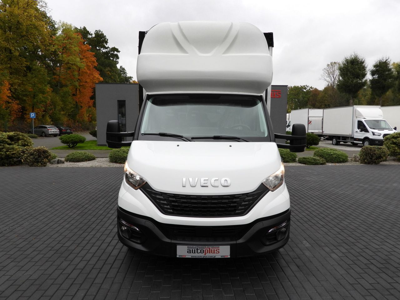 IVECO DAILY 35S18 TARPAULIN LIFT 8 PALLETS WEBASTO CRUISE CONTROL AIR CONDITIONING 180HP - Curtain side van: picture 5 IVECO DAILY 35S18 TARPAULIN LIFT 8 PALLETS WEBASTO CRUISE CONTROL AIR CONDITIONING 180HP - Curtain side van: picture 5