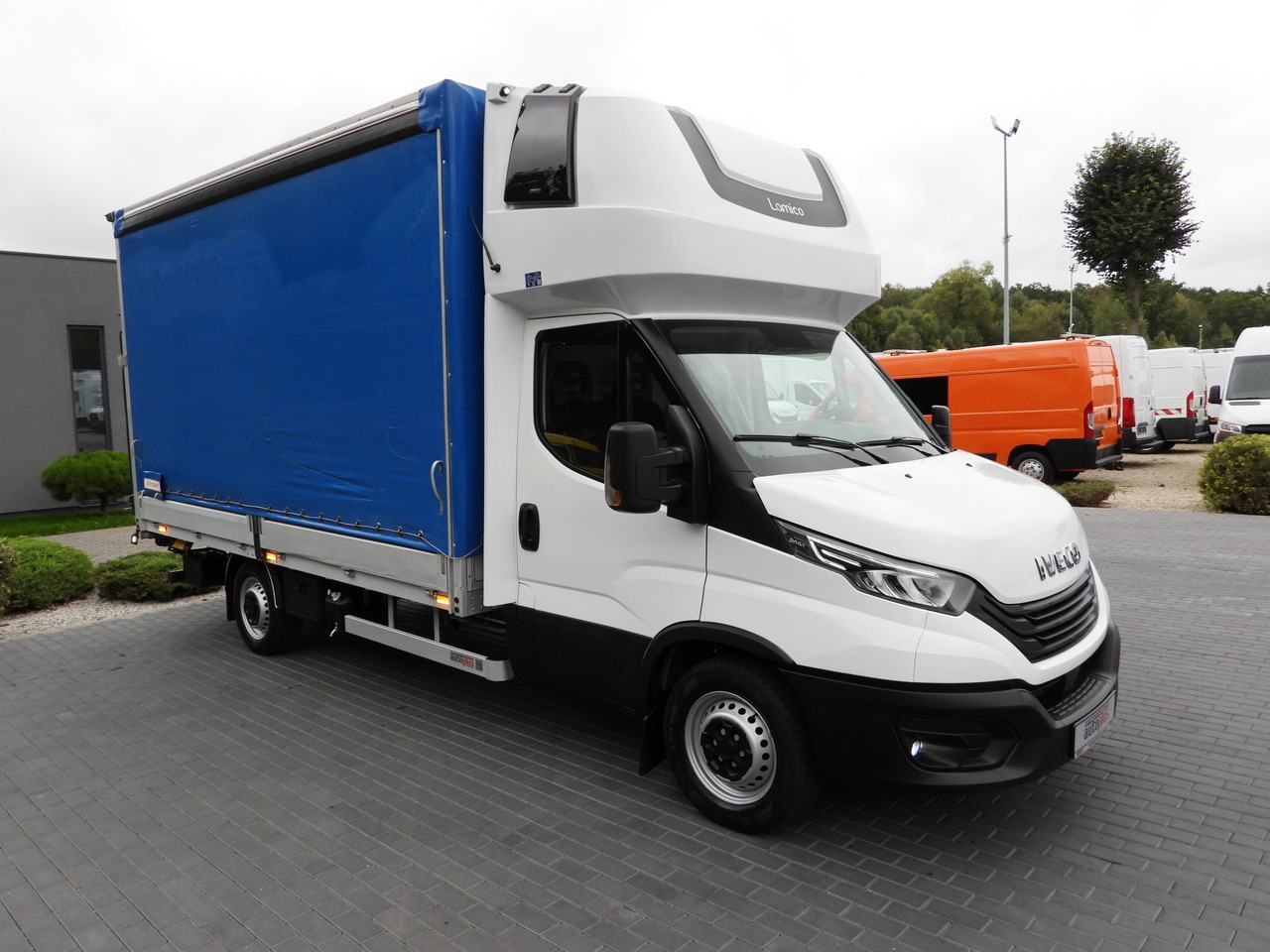 IVECO DAILY 35S18 TARPAULIN LIFT 8 PALLETS WEBASTO CRUISE CONTROL LED LIGHTS AIR CONDITIONING  180HP - Curtain side van: picture 4 IVECO DAILY 35S18 TARPAULIN LIFT 8 PALLETS WEBASTO CRUISE CONTROL LED LIGHTS AIR CONDITIONING  180HP - Curtain side van: picture 4