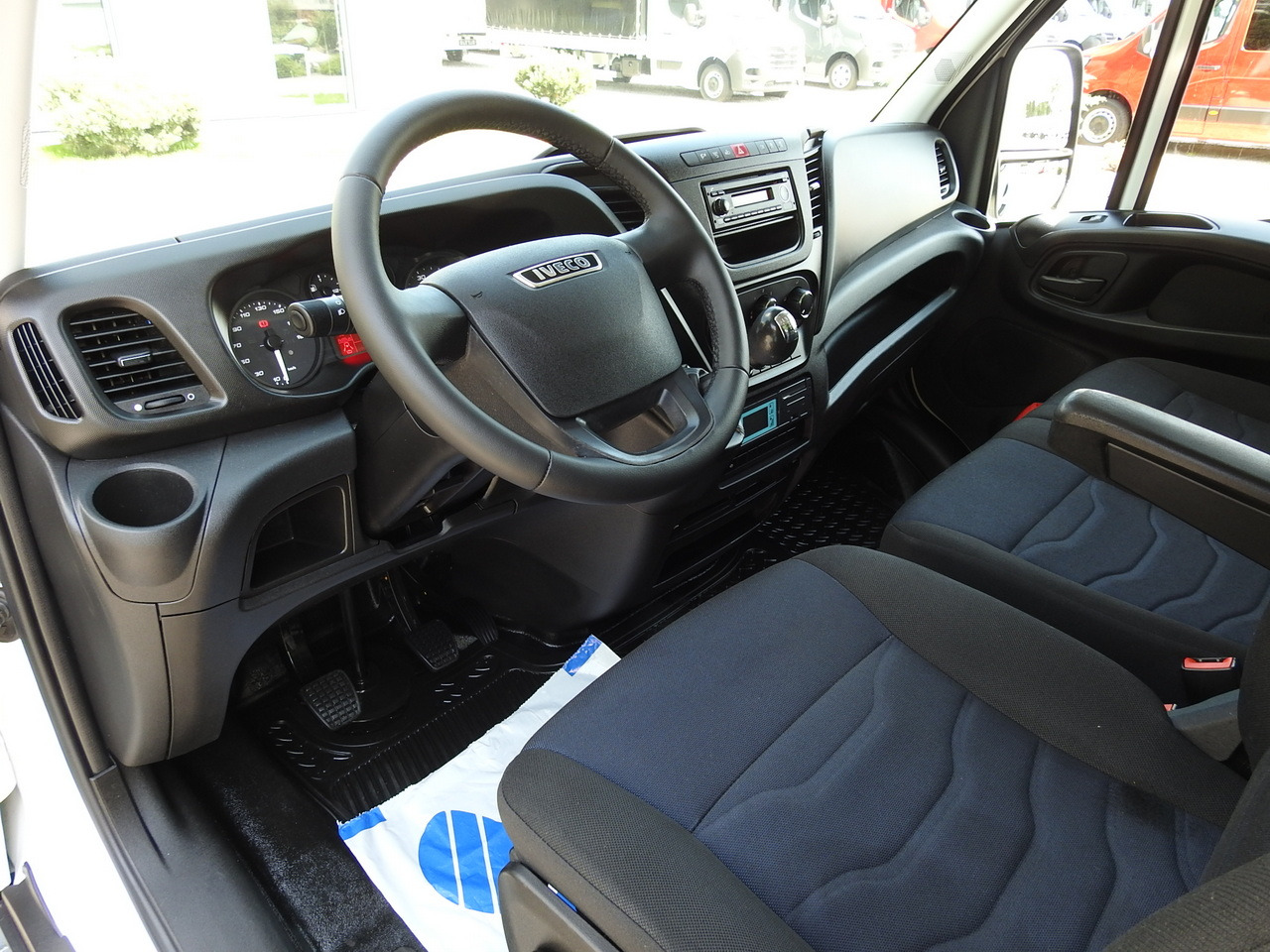 IVECO DAILY 50C15 REGRIGERATOR BOX -5*C POWER SUPPLY 230V AIR CONDITIONING TWIN WHEELS 150HP - Refrigerated delivery van: picture 2 IVECO DAILY 50C15 REGRIGERATOR BOX -5*C POWER SUPPLY 230V AIR CONDITIONING TWIN WHEELS 150HP - Refrigerated delivery van: picture 2