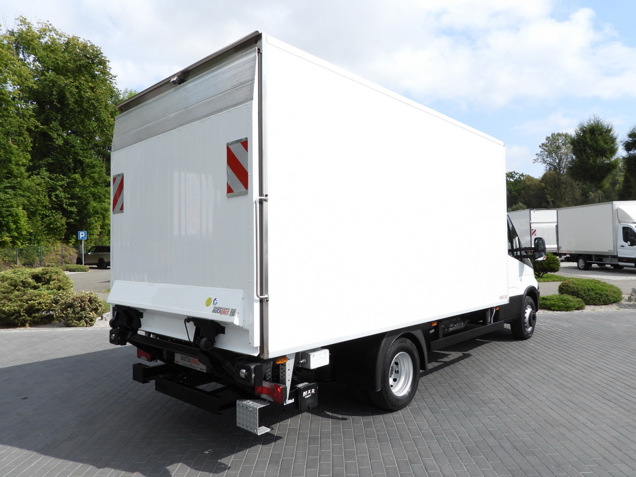 IVECO DAILY 70C17 REFRIGERATOR 1*C LIFT 10 PALLETS POWER SUPPLY 230V CRUISE CONTROL AIR CONDITIONING PNEUMATICS AUTOMATIC TRANSMISSION HI-MATIC TWIN WHEELS 170HP - Refrigerated truck: picture 3 IVECO DAILY 70C17 REFRIGERATOR 1*C LIFT 10 PALLETS POWER SUPPLY 230V CRUISE CONTROL AIR CONDITIONING PNEUMATICS AUTOMATIC TRANSMISSION HI-MATIC TWIN WHEELS 170HP - Refrigerated truck: picture 3
