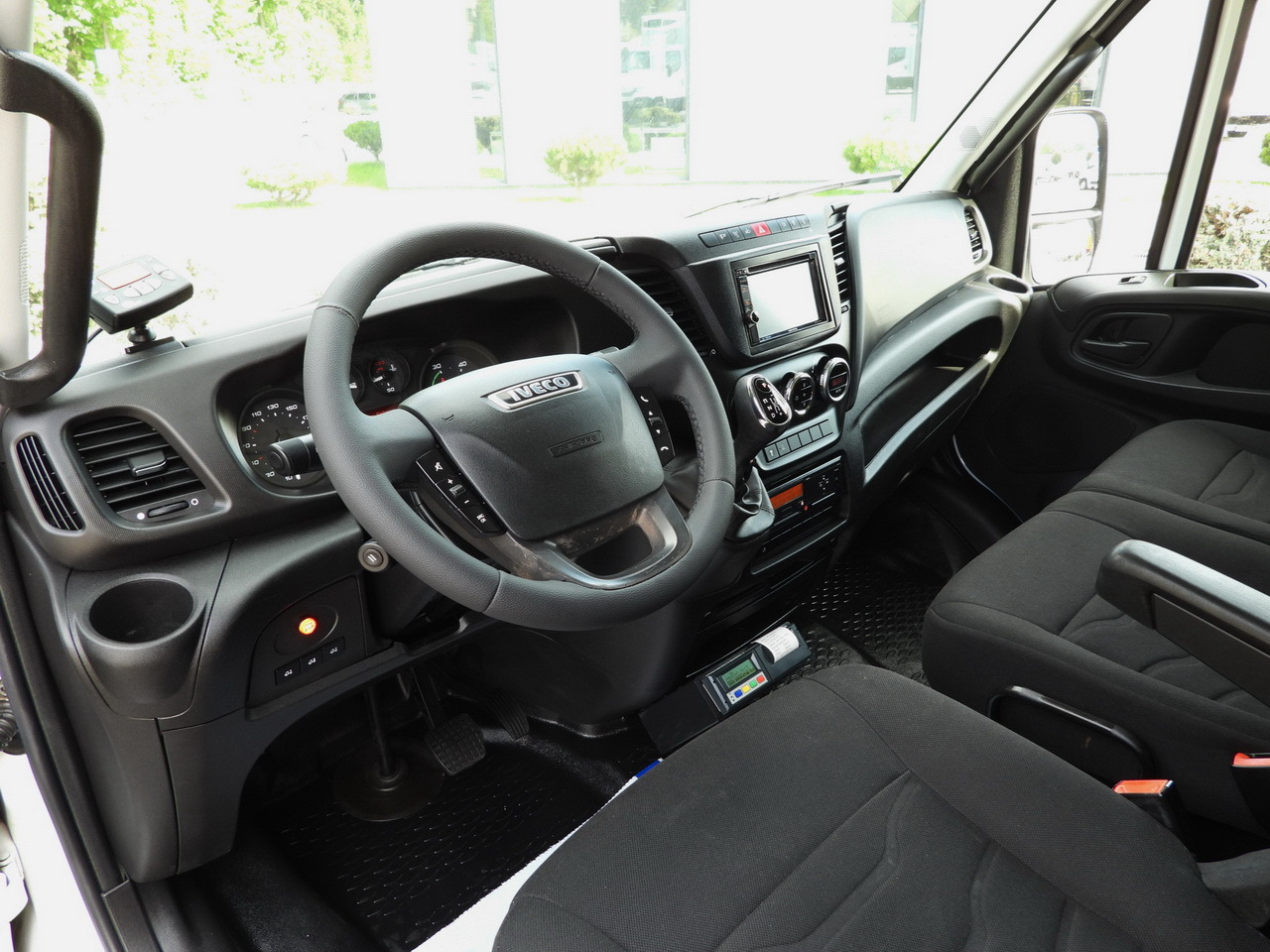 IVECO DAILY 70C17 REFRIGERATOR 1*C LIFT 10 PALLETS POWER SUPPLY 230V CRUISE CONTROL AIR CONDITIONING PNEUMATICS AUTOMATIC TRANSMISSION HI-MATIC TWIN WHEELS 170HP - Refrigerated truck: picture 2 IVECO DAILY 70C17 REFRIGERATOR 1*C LIFT 10 PALLETS POWER SUPPLY 230V CRUISE CONTROL AIR CONDITIONING PNEUMATICS AUTOMATIC TRANSMISSION HI-MATIC TWIN WHEELS 170HP - Refrigerated truck: picture 2