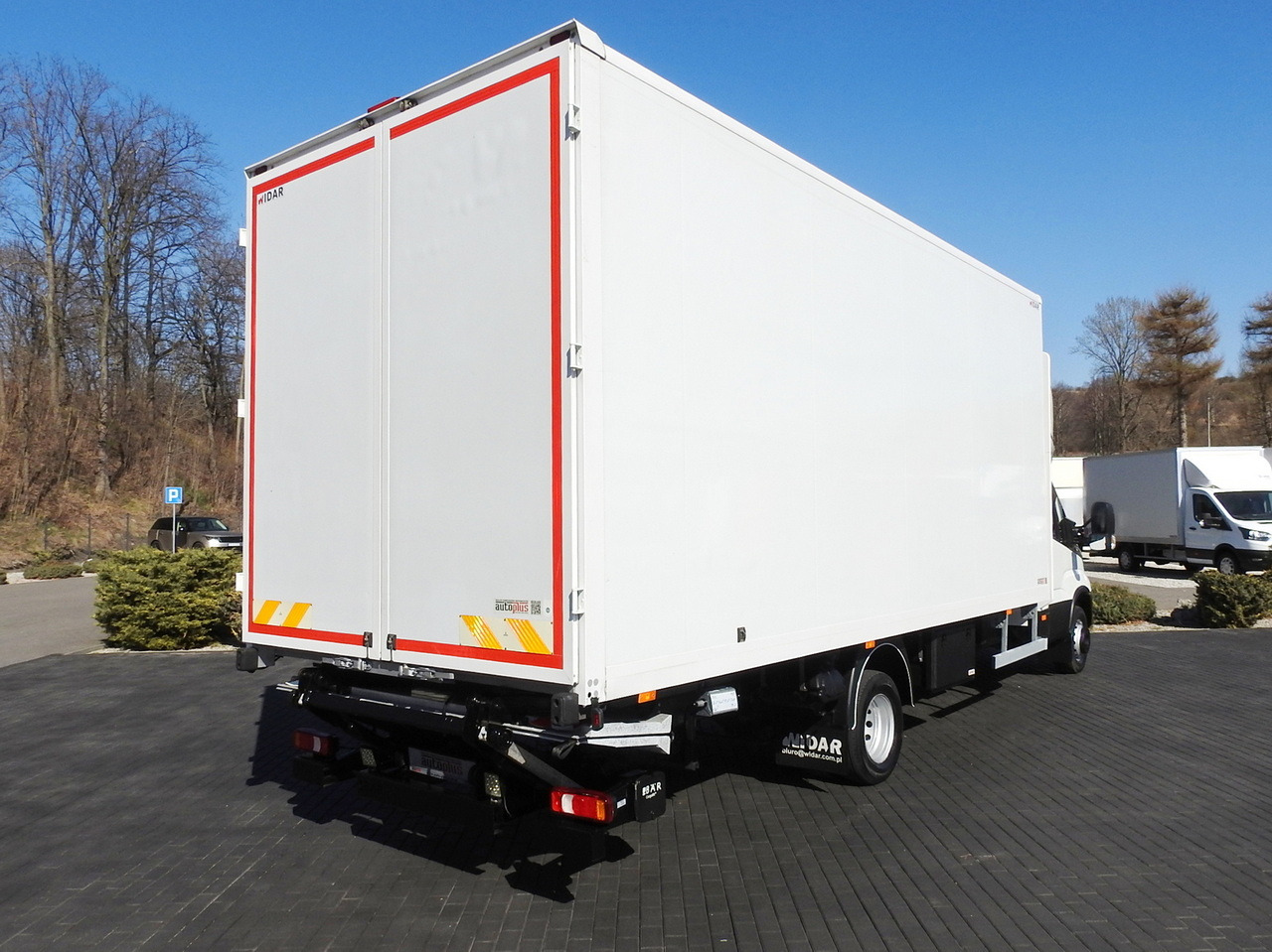 IVECO DAILY 70C18 BOX LIFT 14 PALLETS WEBASTO CRUISE CONTROL NAVIGATION LED LIGHTS TWIN WHEELS AIR CONDITIONING 180HP - Closed box van: picture 3 IVECO DAILY 70C18 BOX LIFT 14 PALLETS WEBASTO CRUISE CONTROL NAVIGATION LED LIGHTS TWIN WHEELS AIR CONDITIONING 180HP - Closed box van: picture 3