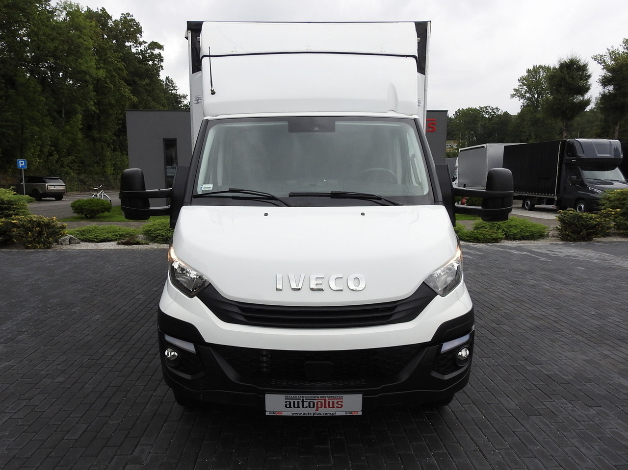 IVECO DAILY 70C18 TARPAULIN LIFT 12 PALLETS WEBASTO CRUISE CONTROL TWIN WHEELS AIR CONDITIONING 180HP - Curtain side truck: picture 5 IVECO DAILY 70C18 TARPAULIN LIFT 12 PALLETS WEBASTO CRUISE CONTROL TWIN WHEELS AIR CONDITIONING 180HP - Curtain side truck: picture 5