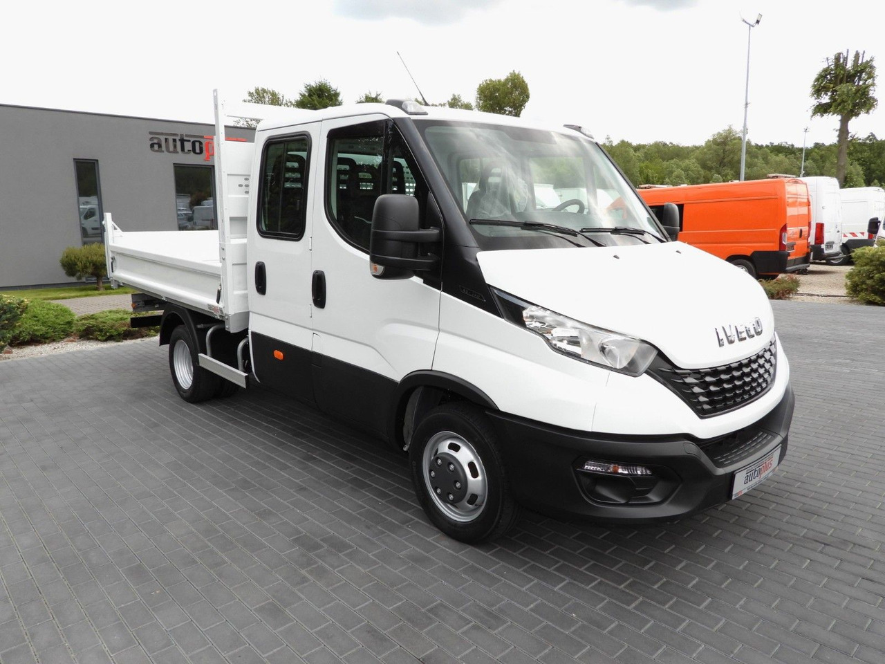 Iveco DAILY 35C14 KIPPER DOPPELKABINE DOKA 6 SITZE A/C - Tipper van, Crew cab van: picture 4 Iveco DAILY 35C14 KIPPER DOPPELKABINE DOKA 6 SITZE A/C - Tipper van, Crew cab van: picture 4