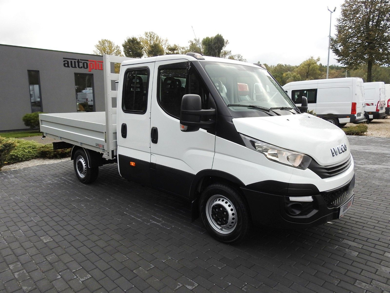 Iveco DAILY 35S15 PRITSCHE DOPPELKABINE DOKA 7 SITZE - Open body delivery van, Crew cab van: picture 4 Iveco DAILY 35S15 PRITSCHE DOPPELKABINE DOKA 7 SITZE - Open body delivery van, Crew cab van: picture 4