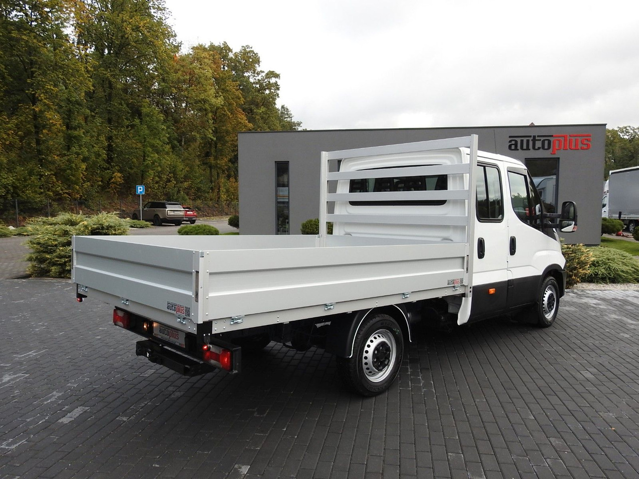 Iveco DAILY 35S15 PRITSCHE DOPPELKABINE DOKA 7 SITZE - Open body delivery van, Crew cab van: picture 3 Iveco DAILY 35S15 PRITSCHE DOPPELKABINE DOKA 7 SITZE - Open body delivery van, Crew cab van: picture 3