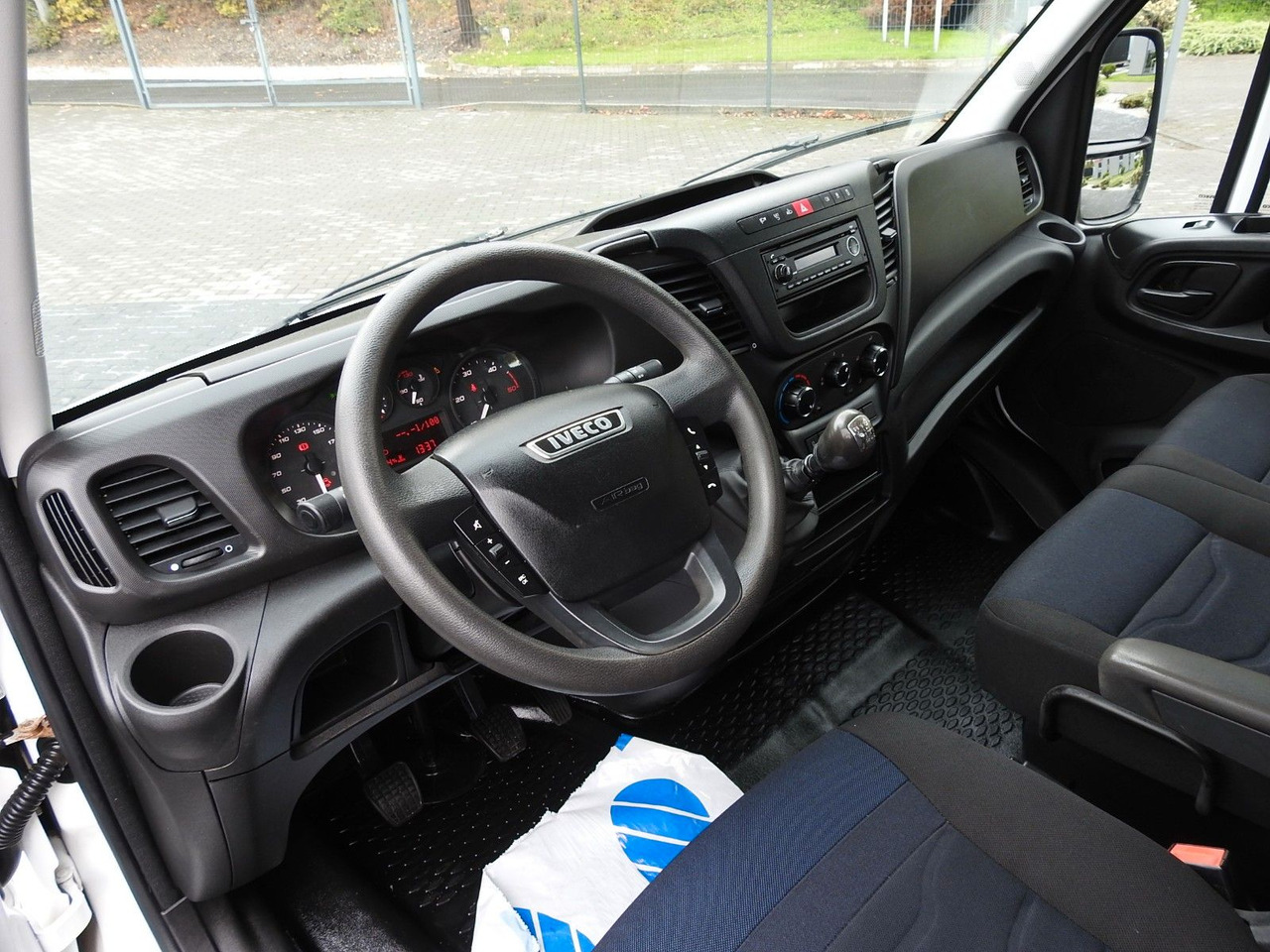 Iveco DAILY 35S15 PRITSCHE DOPPELKABINE DOKA 7 SITZE - Open body delivery van, Crew cab van: picture 2 Iveco DAILY 35S15 PRITSCHE DOPPELKABINE DOKA 7 SITZE - Open body delivery van, Crew cab van: picture 2