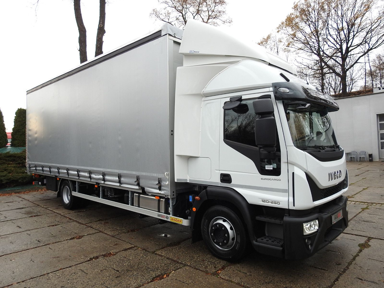 Iveco EUROCARGO 120-250 PRITSCHE PLANE 18 PALETTEN A/C - Curtain side truck: picture 4 Iveco EUROCARGO 120-250 PRITSCHE PLANE 18 PALETTEN A/C - Curtain side truck: picture 4