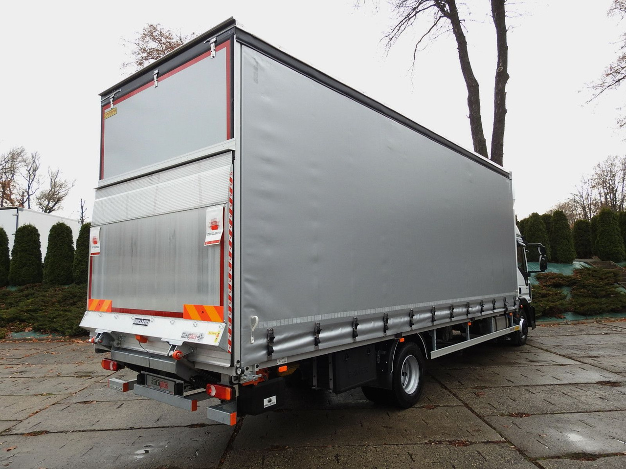 Iveco EUROCARGO 120-250 PRITSCHE PLANE 18 PALETTEN A/C - Curtain side truck: picture 3 Iveco EUROCARGO 120-250 PRITSCHE PLANE 18 PALETTEN A/C - Curtain side truck: picture 3