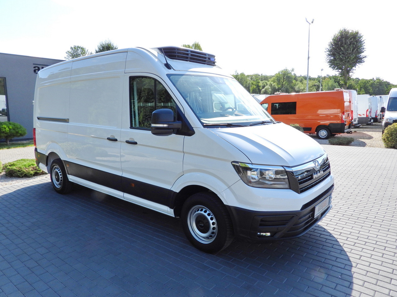 MAN TGE REFRIGERATOR VAN -5*C POWER SUPPLY 230V CRUISE CONTROL AUTOMATIC TRANSMISSION AIR CONDITIONING 180HP - Refrigerated delivery van: picture 4 MAN TGE REFRIGERATOR VAN -5*C POWER SUPPLY 230V CRUISE CONTROL AUTOMATIC TRANSMISSION AIR CONDITIONING 180HP - Refrigerated delivery van: picture 4