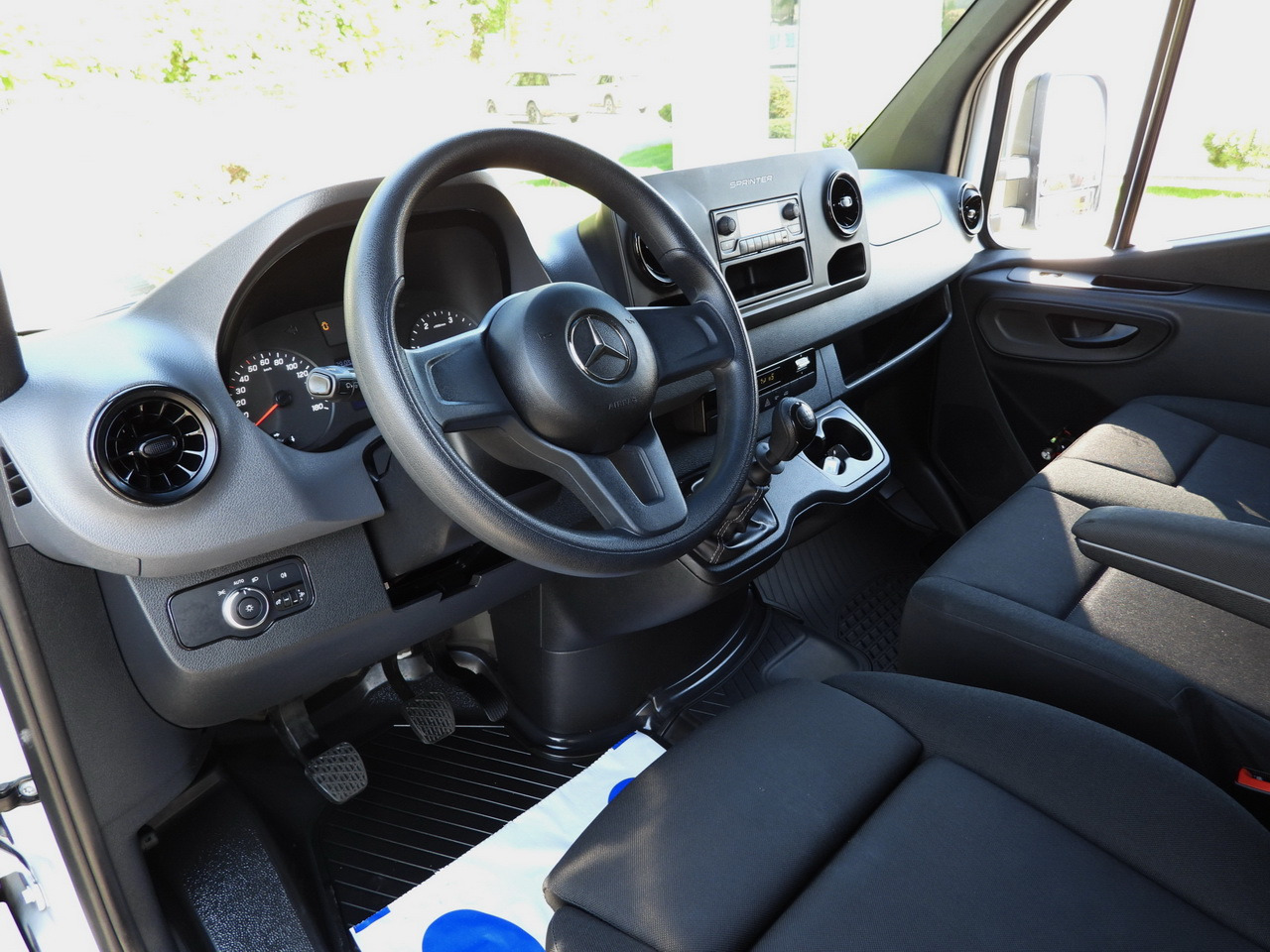 MERCEDES SPRINTER 315 BOX LIFT 8 PALLETS AIR CONDITIONING  150HP - Closed box van: picture 2 MERCEDES SPRINTER 315 BOX LIFT 8 PALLETS AIR CONDITIONING  150HP - Closed box van: picture 2