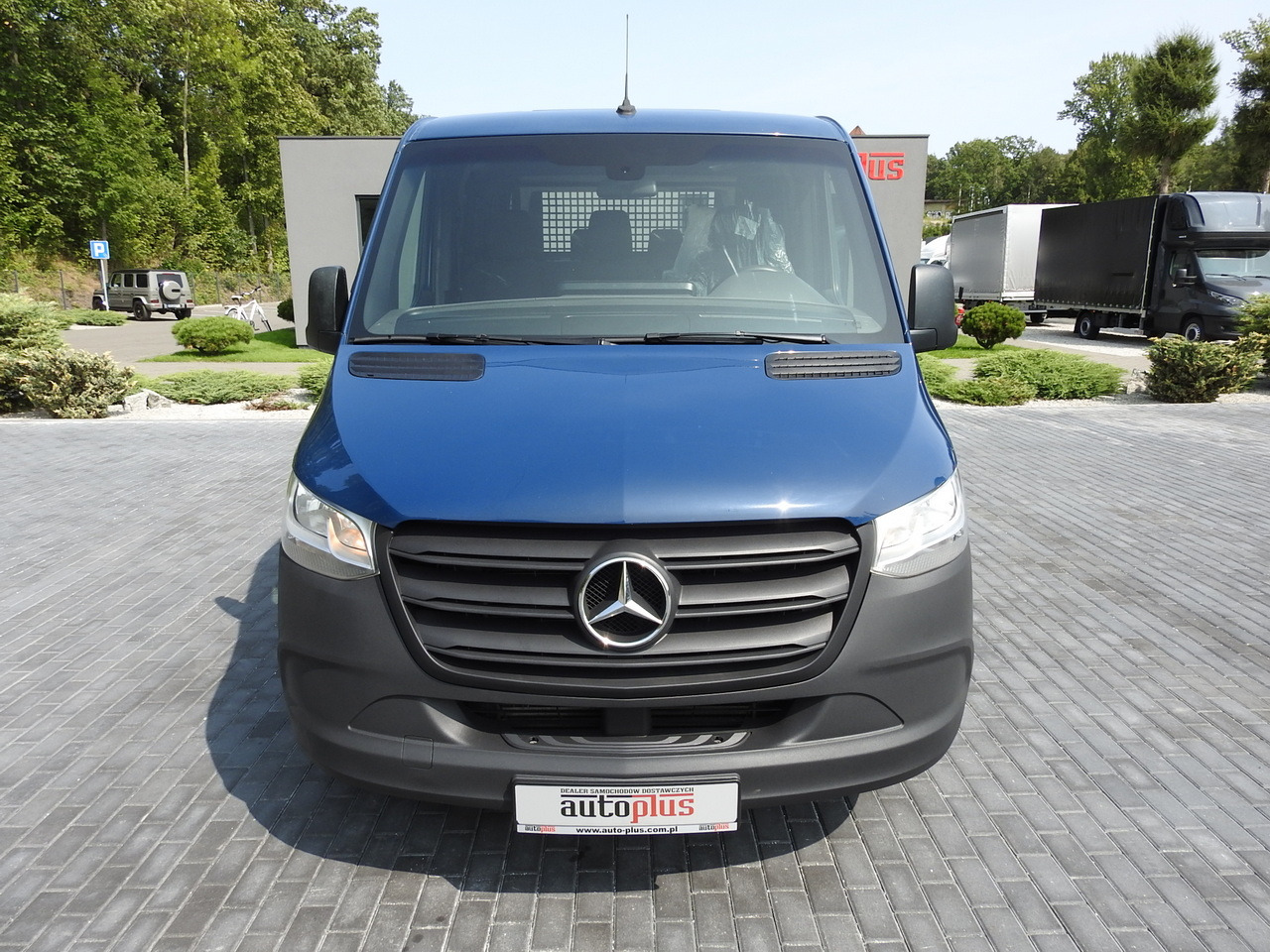 MERCEDES SPRINTER 316 STAKE BODY DOUBLE CABIN DOKA 7 SEATS AIR CONDITIONING  160HP - Crew cab van: picture 5 MERCEDES SPRINTER 316 STAKE BODY DOUBLE CABIN DOKA 7 SEATS AIR CONDITIONING  160HP - Crew cab van: picture 5