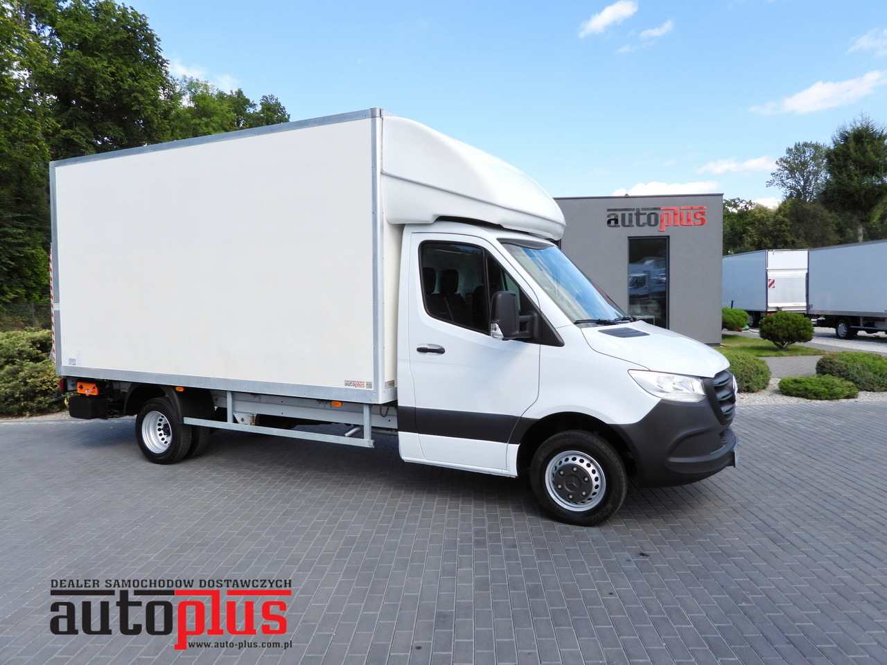 MERCEDES SPRINTER 514 BOX LIFT 8 PALLETS CRUISE CONTROL TWIN WHEELS AIR CONDITIONING 140HP - Closed box van: picture 1 MERCEDES SPRINTER 514 BOX LIFT 8 PALLETS CRUISE CONTROL TWIN WHEELS AIR CONDITIONING 140HP - Closed box van: picture 1
