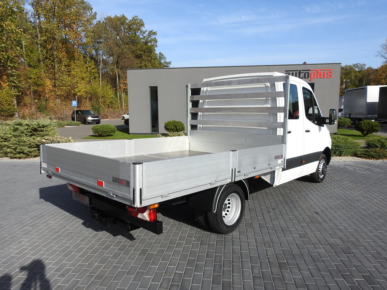 MERCEDES SPRINTER 516 STAKE BODY DOUBLE CABIN DOKA 6 SEATS CRUISE CONTROL AIR CONDITIONING TWIN WHEELS 160HP - Crew cab van: picture 3 MERCEDES SPRINTER 516 STAKE BODY DOUBLE CABIN DOKA 6 SEATS CRUISE CONTROL AIR CONDITIONING TWIN WHEELS 160HP - Crew cab van: picture 3