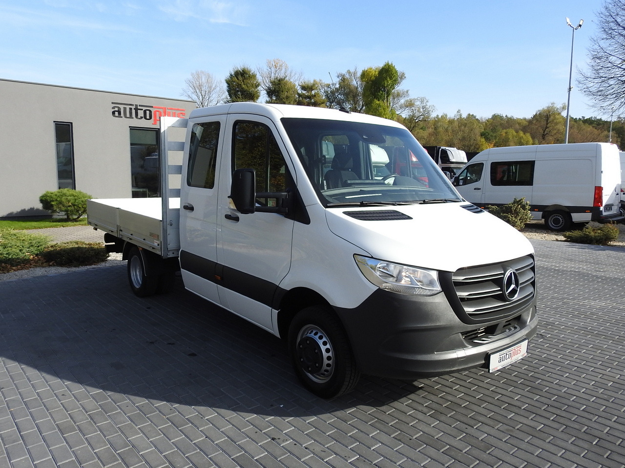 MERCEDES SPRINTER 516 STAKE BODY DOUBLE CABIN DOKA 6 SEATS CRUISE CONTROL AIR CONDITIONING TWIN WHEELS 160HP - Crew cab van: picture 4 MERCEDES SPRINTER 516 STAKE BODY DOUBLE CABIN DOKA 6 SEATS CRUISE CONTROL AIR CONDITIONING TWIN WHEELS 160HP - Crew cab van: picture 4