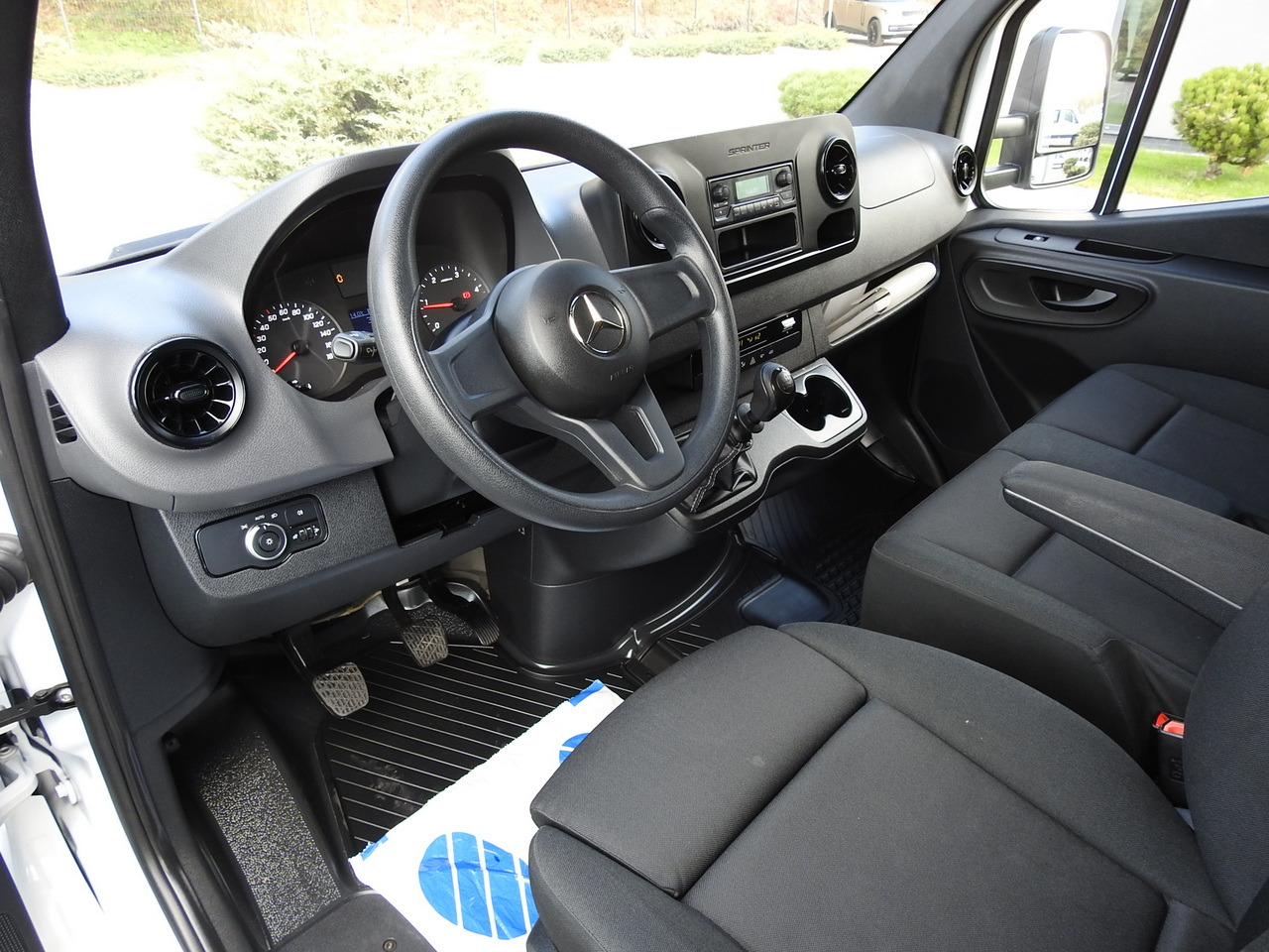 MERCEDES SPRINTER BOX LIFT 8 PALLETS AIR CONDITIONING  150HP - Closed box van: picture 2 MERCEDES SPRINTER BOX LIFT 8 PALLETS AIR CONDITIONING  150HP - Closed box van: picture 2