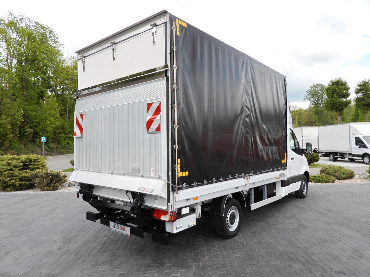 Mercedes-Benz SPRINTER 316 PRITSCHE PLANE AUFZUG 8 PALETTEN - Curtain side van, Crew cab van: picture 3 Mercedes-Benz SPRINTER 316 PRITSCHE PLANE AUFZUG 8 PALETTEN - Curtain side van, Crew cab van: picture 3