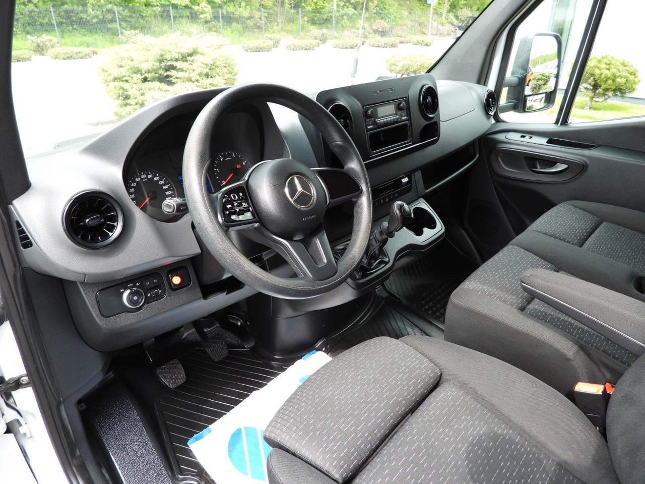 Mercedes-Benz SPRINTER 316 PRITSCHE PLANE AUFZUG 8 PALETTEN - Curtain side van, Crew cab van: picture 2 Mercedes-Benz SPRINTER 316 PRITSCHE PLANE AUFZUG 8 PALETTEN - Curtain side van, Crew cab van: picture 2