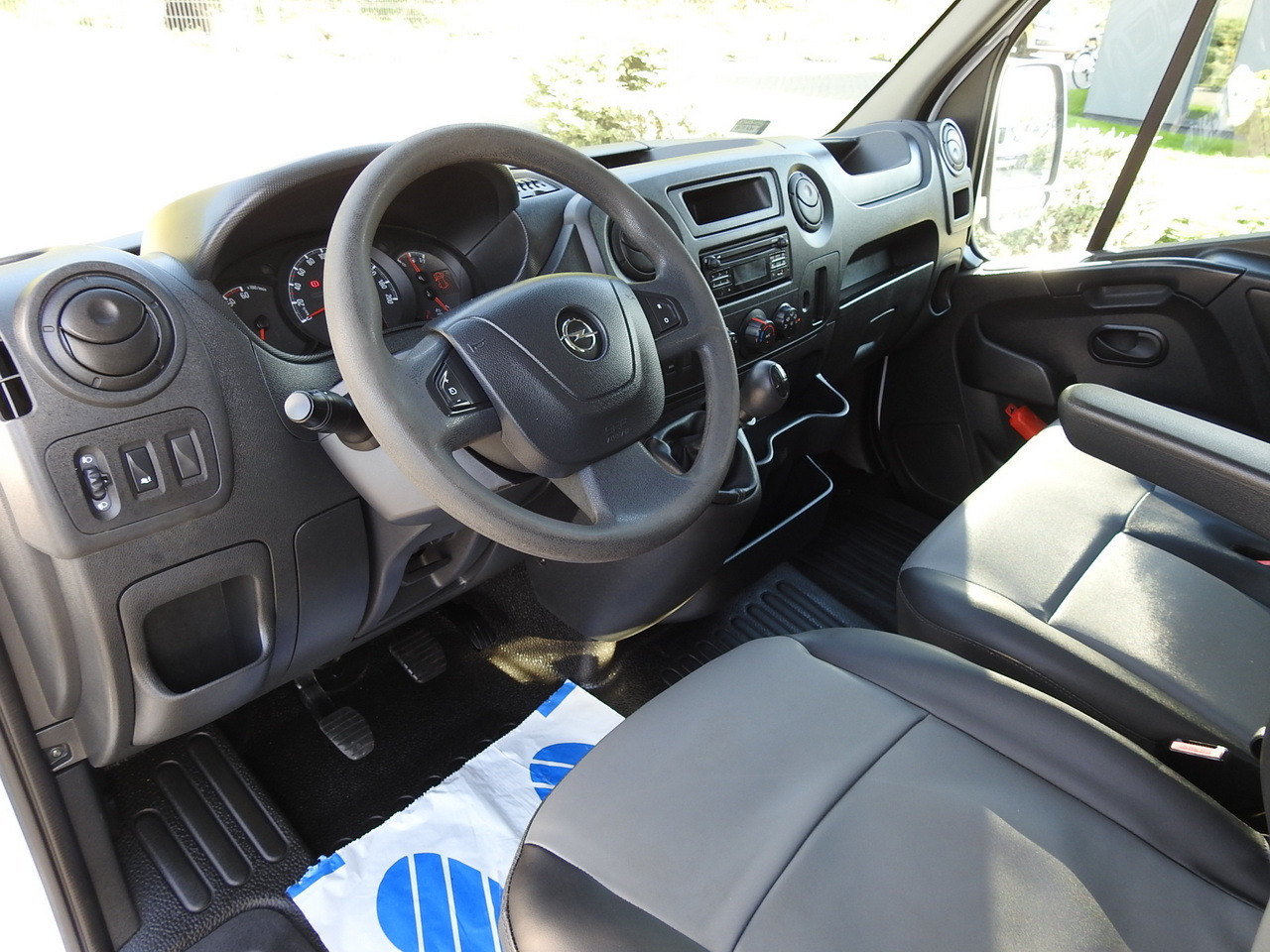 OPEL MOVANO STAKE BODY DOUBLE CABIN DOKA 7 SEATS CRUISE CONTROL AIR CONDITIONING 130HP - Crew cab van: picture 2 OPEL MOVANO STAKE BODY DOUBLE CABIN DOKA 7 SEATS CRUISE CONTROL AIR CONDITIONING 130HP - Crew cab van: picture 2