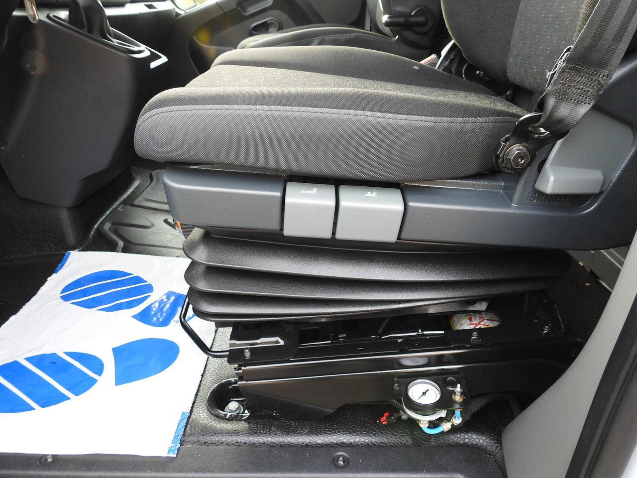 Leasing of OPEL MOVANO TARPAULIN 10 PALLETS WEBASTO CRUISE CONTROL LED LIGHTS PNEUMATICS AIR CONDITIONING  165HP OPEL MOVANO TARPAULIN 10 PALLETS WEBASTO CRUISE CONTROL LED LIGHTS PNEUMATICS AIR CONDITIONING  165HP: picture 33 Leasing of OPEL MOVANO TARPAULIN 10 PALLETS WEBASTO CRUISE CONTROL LED LIGHTS PNEUMATICS AIR CONDITIONING  165HP OPEL MOVANO TARPAULIN 10 PALLETS WEBASTO CRUISE CONTROL LED LIGHTS PNEUMATICS AIR CONDITIONING  165HP: picture 33