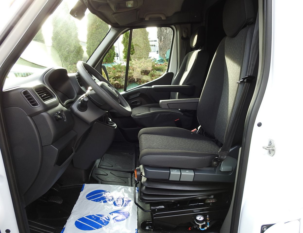 Leasing of OPEL MOVANO TARPAULIN 10 PALLETS WEBASTO CRUISE CONTROL LED LIGHTS PNEUMATICS AIR CONDITIONING  165HP OPEL MOVANO TARPAULIN 10 PALLETS WEBASTO CRUISE CONTROL LED LIGHTS PNEUMATICS AIR CONDITIONING  165HP: picture 31 Leasing of OPEL MOVANO TARPAULIN 10 PALLETS WEBASTO CRUISE CONTROL LED LIGHTS PNEUMATICS AIR CONDITIONING  165HP OPEL MOVANO TARPAULIN 10 PALLETS WEBASTO CRUISE CONTROL LED LIGHTS PNEUMATICS AIR CONDITIONING  165HP: picture 31