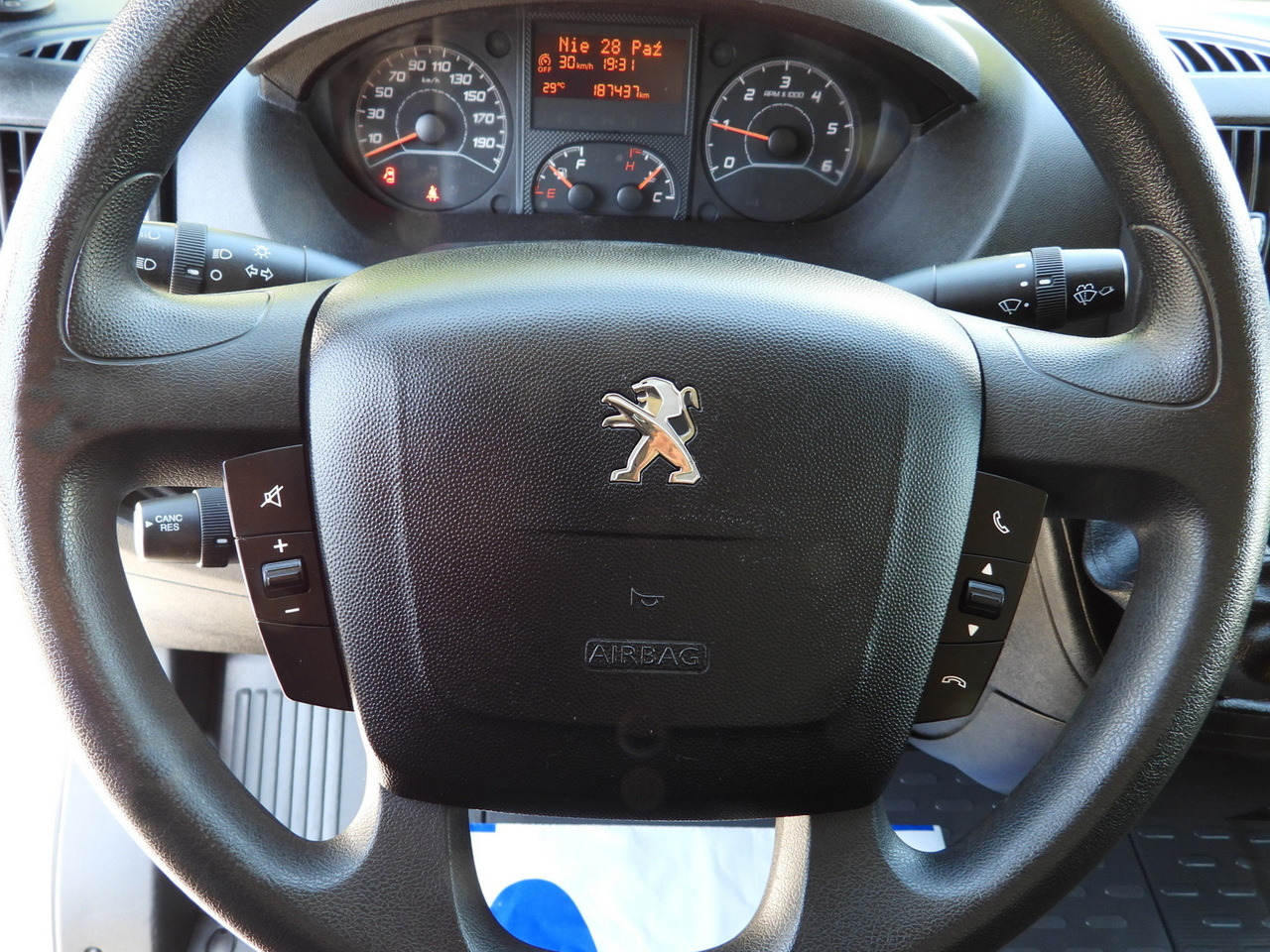 Closed box van PEUGEOT BOXER BOX LIFT 8 PALLETS CRUISE CONTROL AIR CONDITIONING 130HP: picture 28 Closed box van PEUGEOT BOXER BOX LIFT 8 PALLETS CRUISE CONTROL AIR CONDITIONING 130HP: picture 28