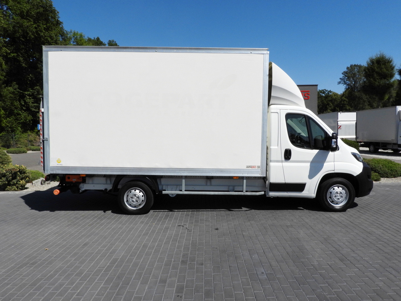 Closed box van PEUGEOT BOXER BOX LIFT 8 PALLETS CRUISE CONTROL AIR CONDITIONING 130HP: picture 7 Closed box van PEUGEOT BOXER BOX LIFT 8 PALLETS CRUISE CONTROL AIR CONDITIONING 130HP: picture 7