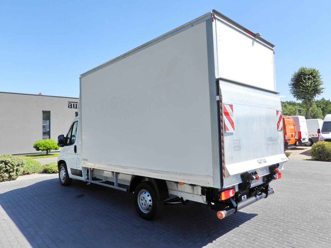 Closed box van PEUGEOT BOXER BOX LIFT 8 PALLETS CRUISE CONTROL AIR CONDITIONING 130HP: picture 9 Closed box van PEUGEOT BOXER BOX LIFT 8 PALLETS CRUISE CONTROL AIR CONDITIONING 130HP: picture 9