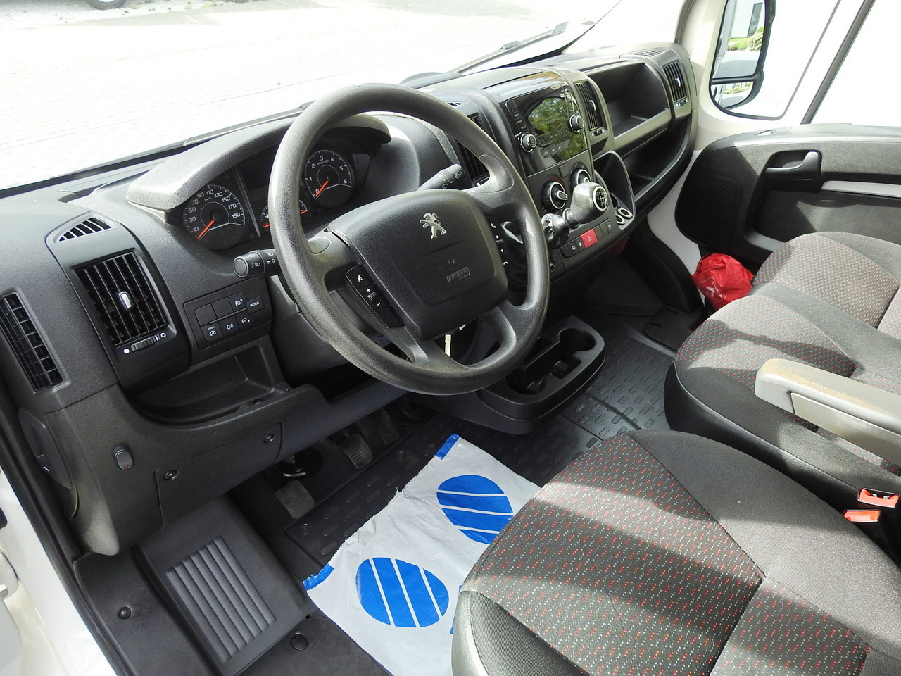 PEUGEOT BOXER STAKE BODY DOUBLE CABIN DOKA 7 SEATS AIR CONDITIONING 140HP - Open body delivery van: picture 2 PEUGEOT BOXER STAKE BODY DOUBLE CABIN DOKA 7 SEATS AIR CONDITIONING 140HP - Open body delivery van: picture 2