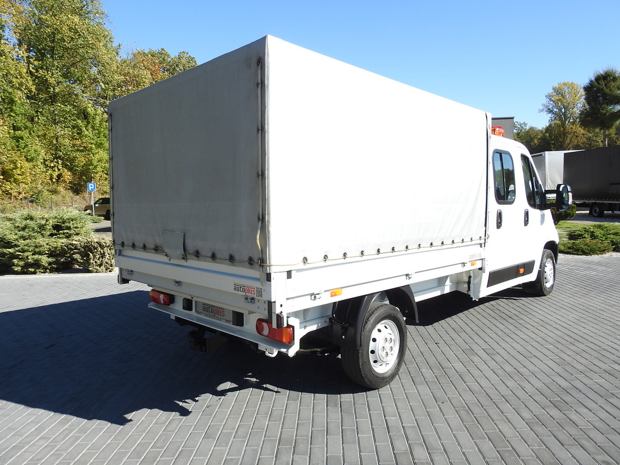 PEUGEOT BOXER STAKE BODY DOUBLE CABIN DOKA 7 SEATS AIR CONDITIONING 140HP - Open body delivery van: picture 3 PEUGEOT BOXER STAKE BODY DOUBLE CABIN DOKA 7 SEATS AIR CONDITIONING 140HP - Open body delivery van: picture 3