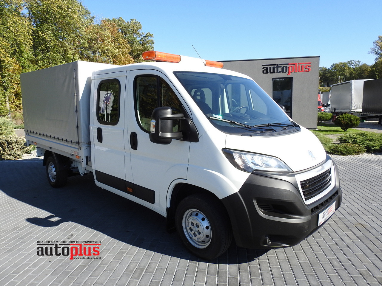 PEUGEOT BOXER STAKE BODY DOUBLE CABIN DOKA 7 SEATS AIR CONDITIONING 140HP - Open body delivery van: picture 1 PEUGEOT BOXER STAKE BODY DOUBLE CABIN DOKA 7 SEATS AIR CONDITIONING 140HP - Open body delivery van: picture 1