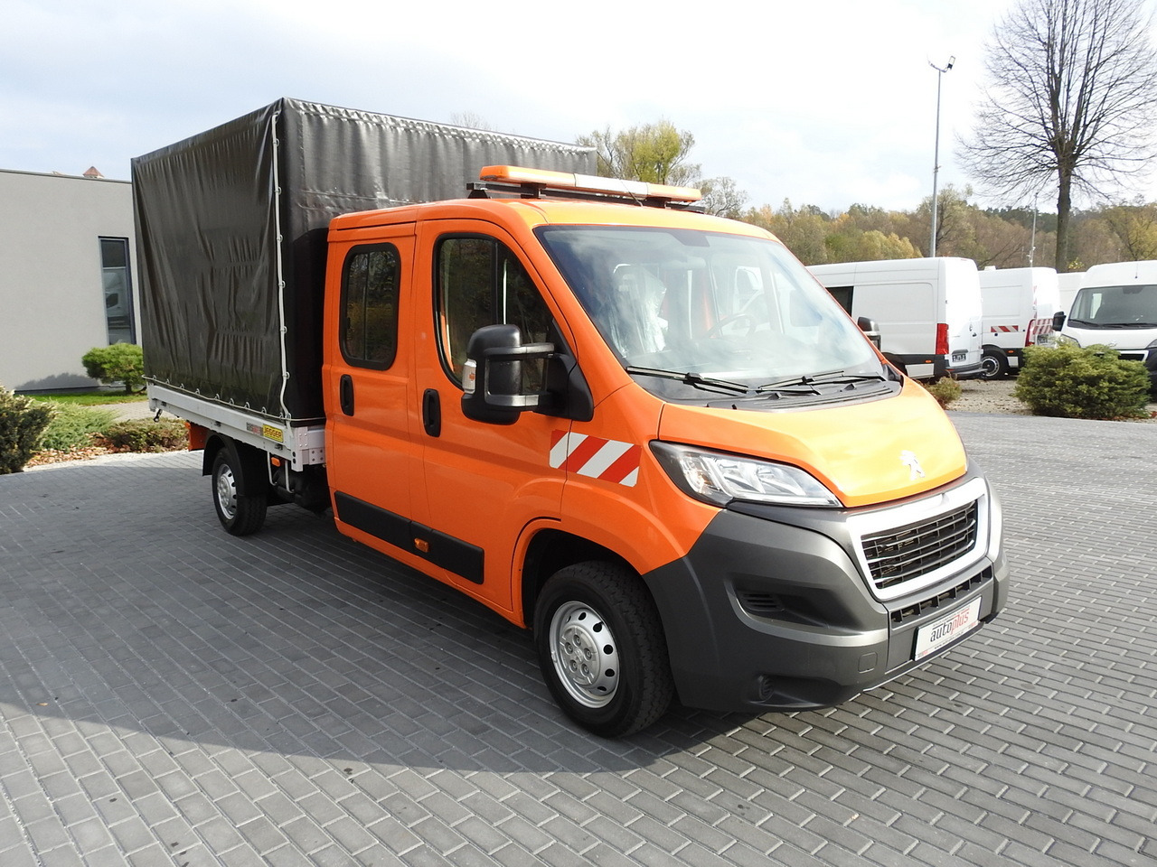 PEUGEOT BOXER STAKE BODY TARPAULIN DOUBLE CABIN DOKA 7 SEATS AIR CONDITIONING PNEUMATICS 140HP - Open body delivery van: picture 4 PEUGEOT BOXER STAKE BODY TARPAULIN DOUBLE CABIN DOKA 7 SEATS AIR CONDITIONING PNEUMATICS 140HP - Open body delivery van: picture 4